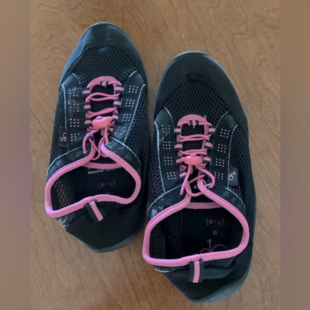 OP Maxeen Water Shoes, Black & Hot Pink, Size M (7-8)
